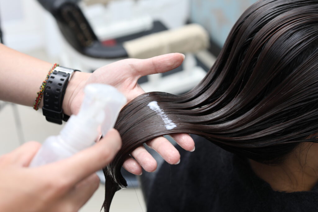 正確護髮程序3. 洗髮乳→髮膜→護髮素→髮尾油